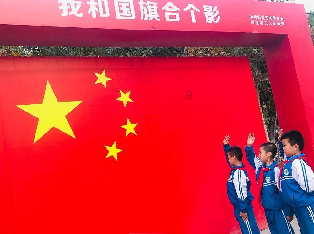 双人跨栏赛跑